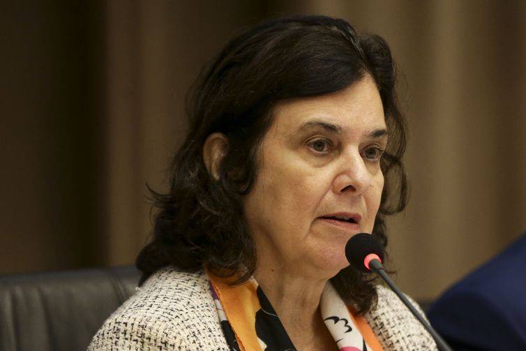 Campanha de vacinação em escolas brasileiras começa na segunda quinzena de março