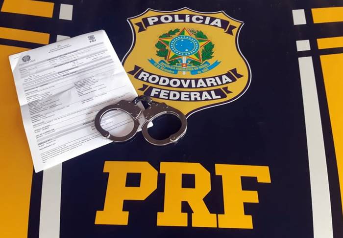 Homem procurado por estelionato é detido pela PRF em Petrolina