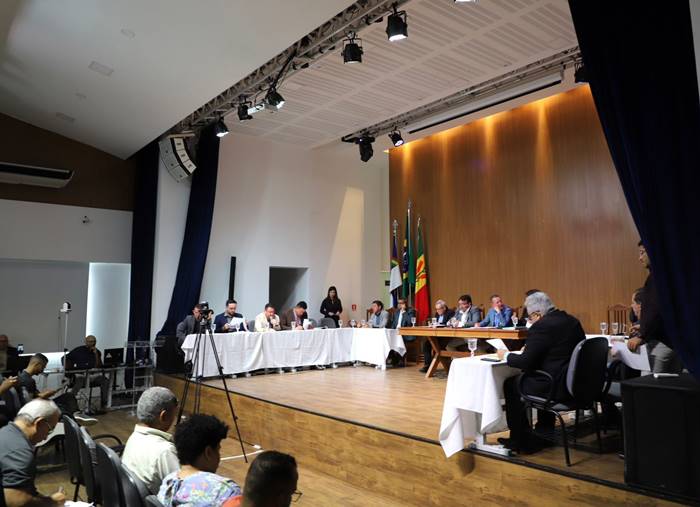 Vereadores aprovam mudanças em concessão de bolsas a estudantes da Facape