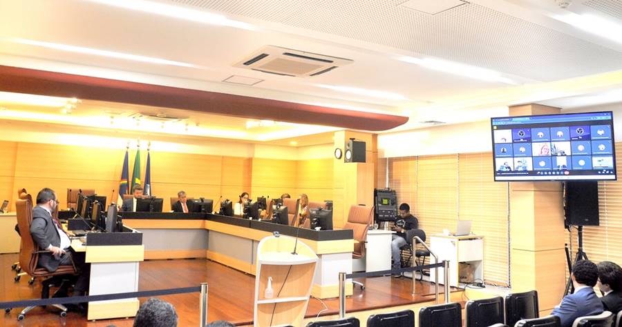 Prefeito de Timbaúba é multado por irregularidades no transporte escolar