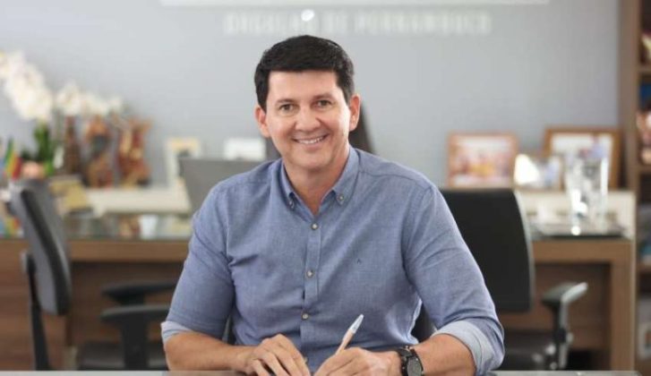 Prefeito Simão Durando anuncia projeto para combate à violência e abusos contra mulheres em bares e restaurantes de Petrolina (PE)