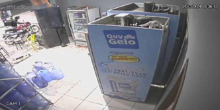 Bandido se disfarça de motoboy e assalta posto de combustíveis em Petrolina