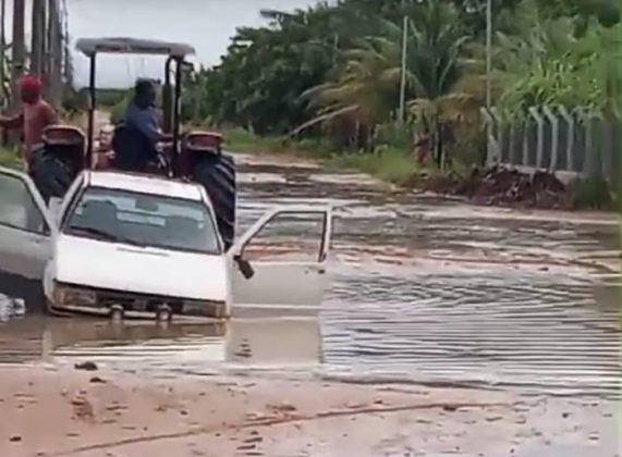 Alagada pelas chuvas, comunidade ribeirinha de Petrolina pede socorro