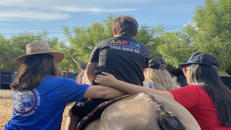 Ação em Petrolina usa equoterapia para crianças autistas