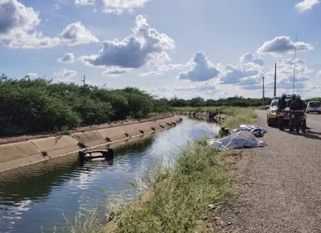 Cinco pessoas morrem após carro cair em canal na zona rural de Petrolina