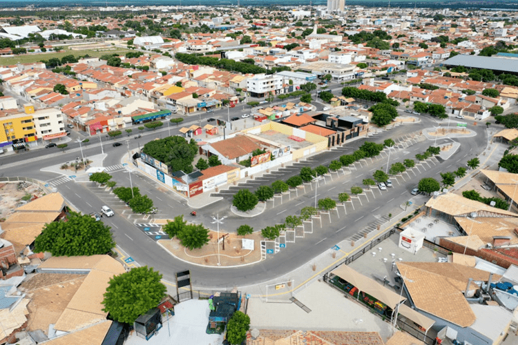 Compesa desobstrui rede de esgoto perto do Bodódromo