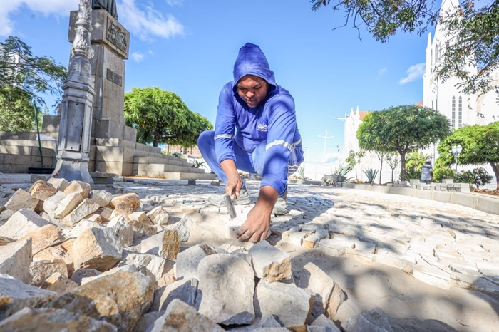 Prefeitura investe R$ 1,3 milhão na requalificação da Praça Dom Malan