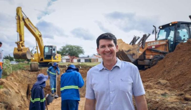 Prefeito Simão Durando acompanha avanço das obras de drenagem do Dom Avelar em Petrolina (PE)