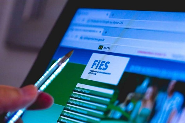 Fies: inscrições para vagas do segundo semestre terminam nesta terça (27)