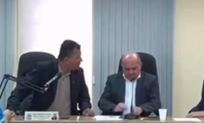 Discussão entre vereadores agita Câmara de Limoeiro
