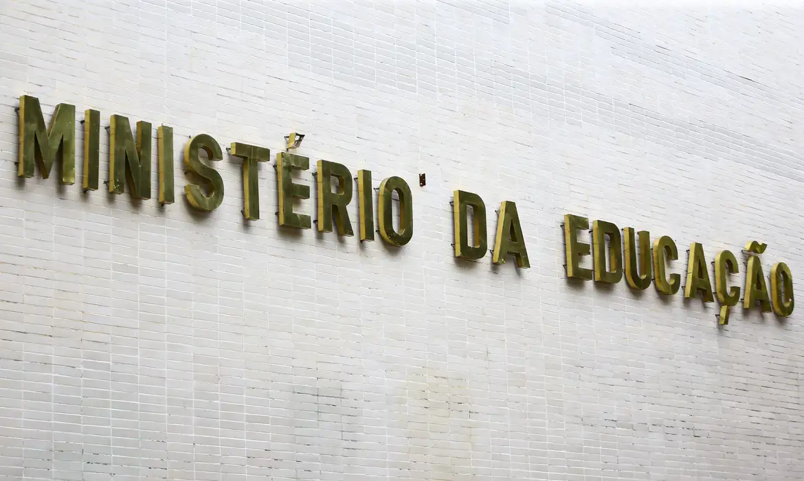 MEC propõe grupo para debate sobre operações policiais em escolas — Blog Edenevaldo Alves