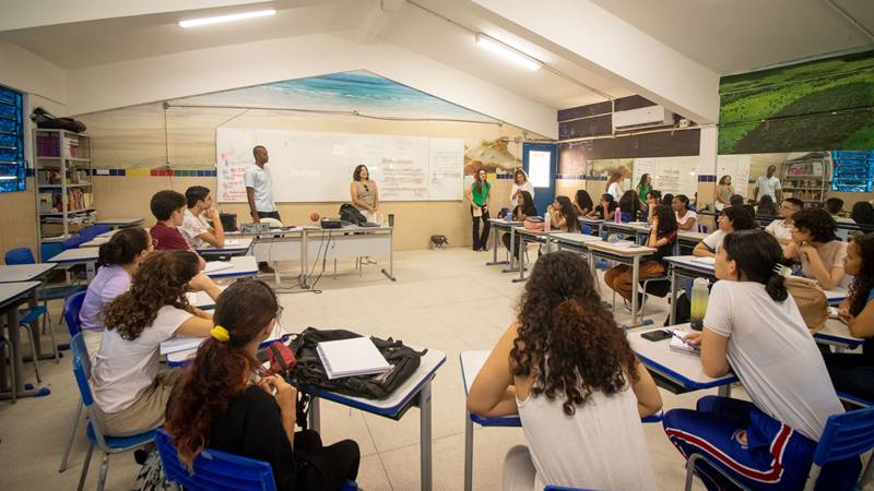 Raquel Lyra anuncia seleção para 900 vagas do Programa ‘Ganhe o Mundo’