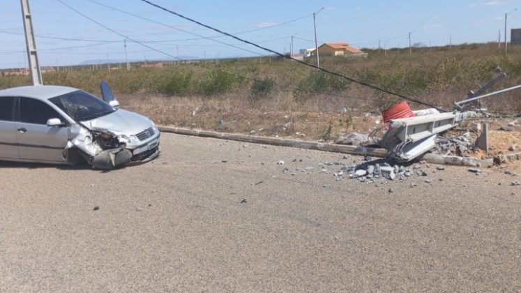 Mais de 8,5 mil clientes ficaram sem energia por colisões de veículos contra postes, neste ano, em Petrolina