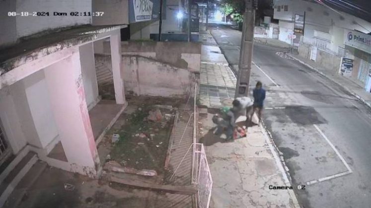 Trio furta televisão de clínica em pleno Centro de Petrolina