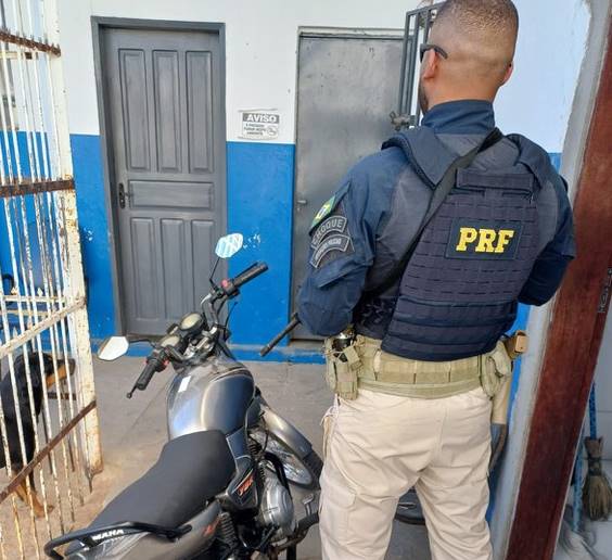 Motocicleta irregular é apreendida pela PRF em Remanso