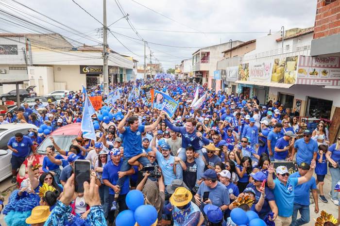 Simão Durando realiza caminhada no bairro José e Maria