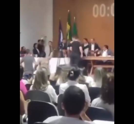 Capitão Alencar e Manoel da Acosap quando saem no braço durante sessão da Câmara de Petrolina