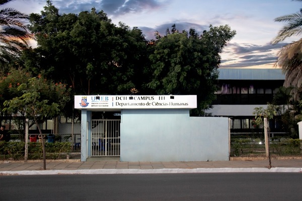 Uneb oferece mais de 6 mil vagas para vestibular de 2025; saiba como participar