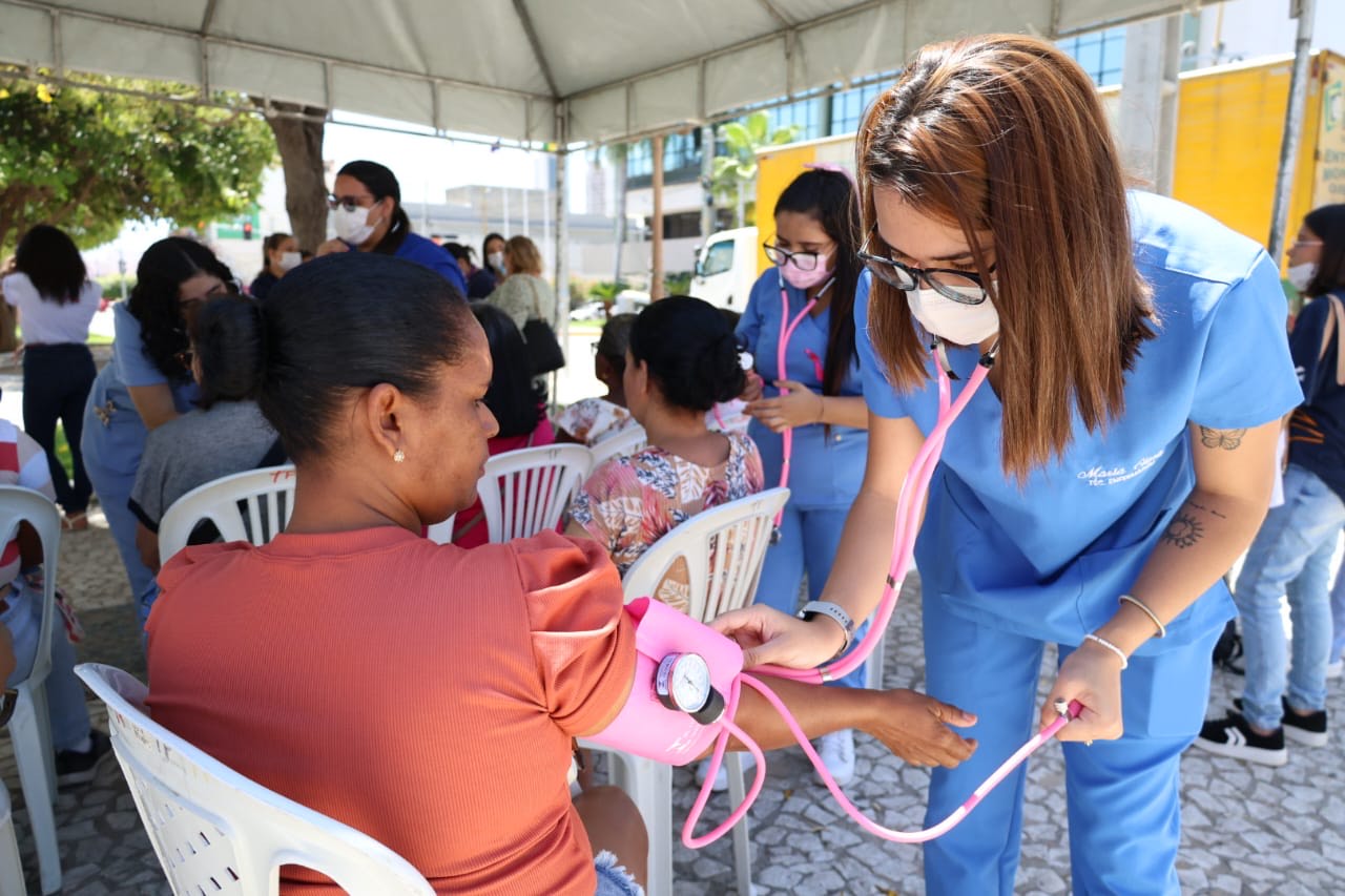 Ação Solidária conscientiza mulheres sobre a importância da prevenção e diagnóstico precoce do câncer de mama em Petrolina (PE)