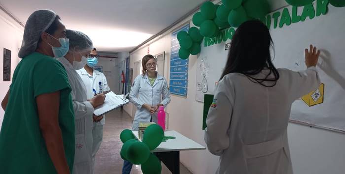 HDM promove ações de controle de infecção hospitalar com funcionários