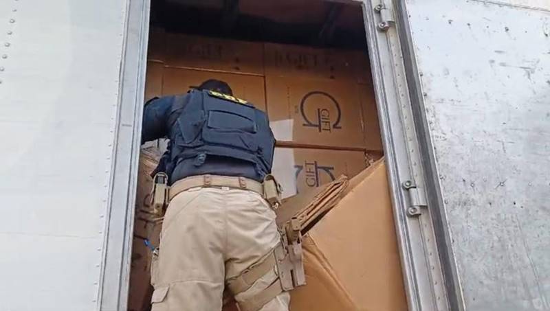 PRF apreende em Petrolina 225 mil maços de cigarro paraguaio