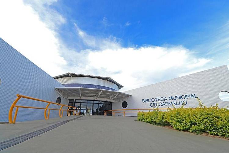 Biblioteca Municipal Cid Carvalho oferece espaço de estudo e acessibilidade