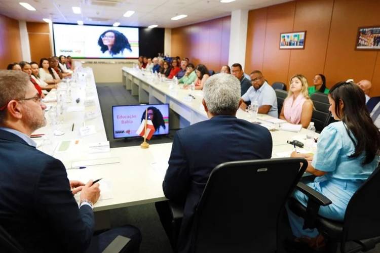 Jerônimo, secretária e gestores dos NTs alinham estratégias para Ano Letivo de 2025 na BA