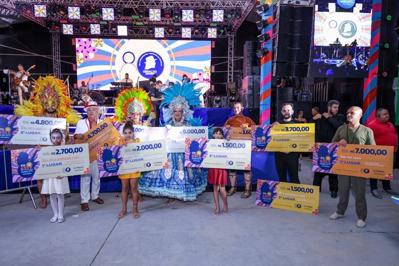 Público se encanta com talento e originalidade no Concurso de Fantasias de Petrolina