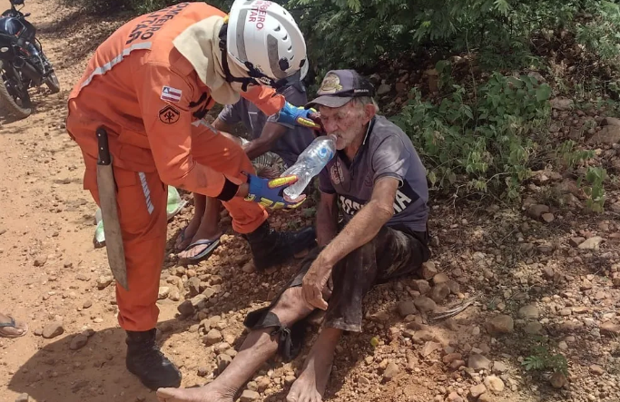 Bombeiros resgatam idoso de 90 anos desaparecido em Casa Nova (BA)