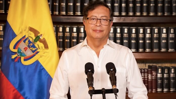 Presidente da Colômbia diz que cocaína só é ilegal porque é latina