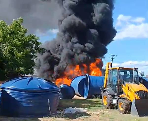 Incêndio de grandes proporções em clube de Juazeiro causa susto e deixa prejuízos