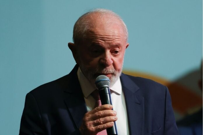 Aprovação de Lula despenca para 24% e é a pior de todos os seus mandatos, diz Datafolha