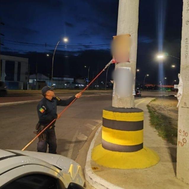 Fiscalização retira anúncios publicitários colocados irregularmente em Petrolina (PE)