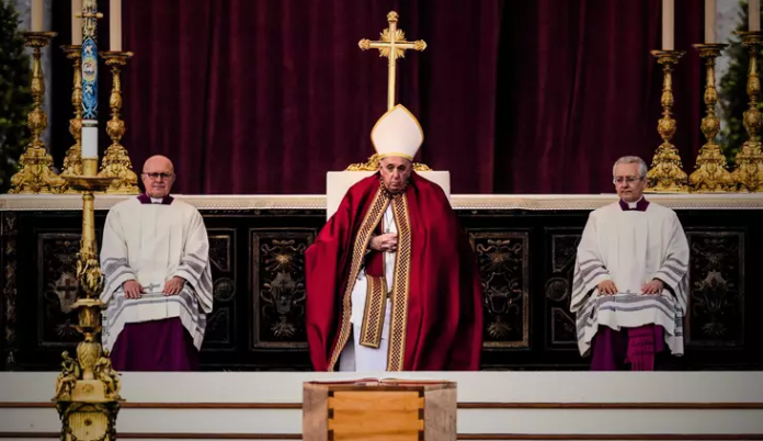 Papa expressa preocupação com a saúde em meio à luta contra a pneumonia e faz pedido às pessoas próximas: ‘Talvez não sobreviva’