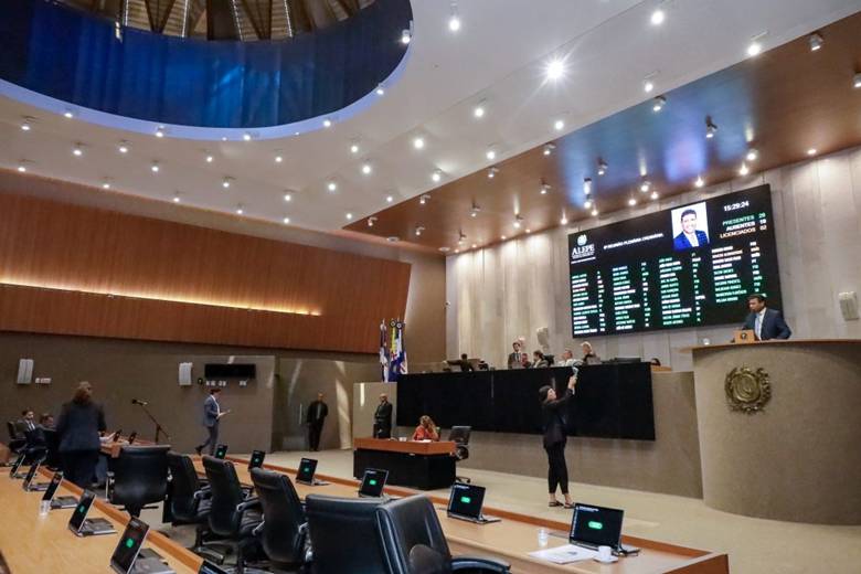 Alepe aprova em 2 turnos criação de 112 cargos comissionados no TJPE
