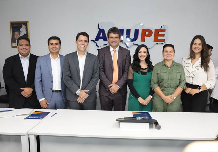 Nova diretoria da Amupe toma posse destacando desafios e avanços