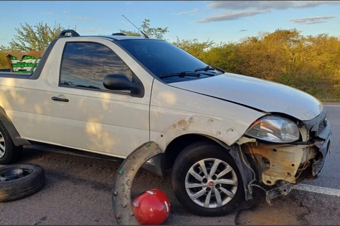 Acidente envolvendo caminhonete e moto deixa dois feridos em Petrolina (PE)