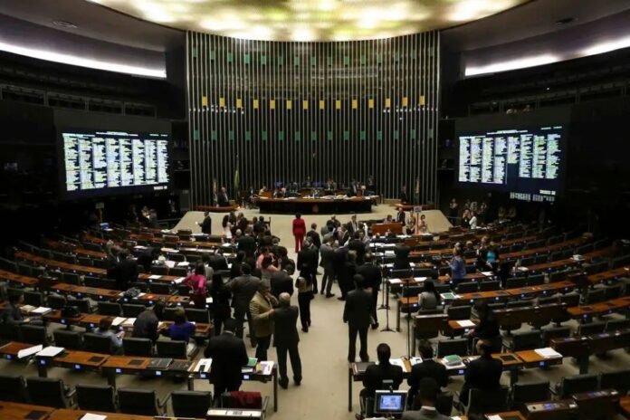 Isenção do Imposto de Renda para quem ganha até R$ 5 mil será enviada ao Congresso na terça-feira (18)