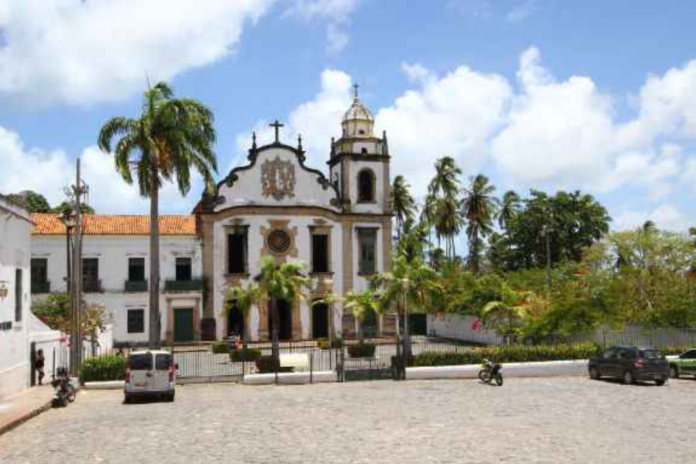 Convento é interditado pela Defesa Civil do Recife (PE) por risco de desabamento