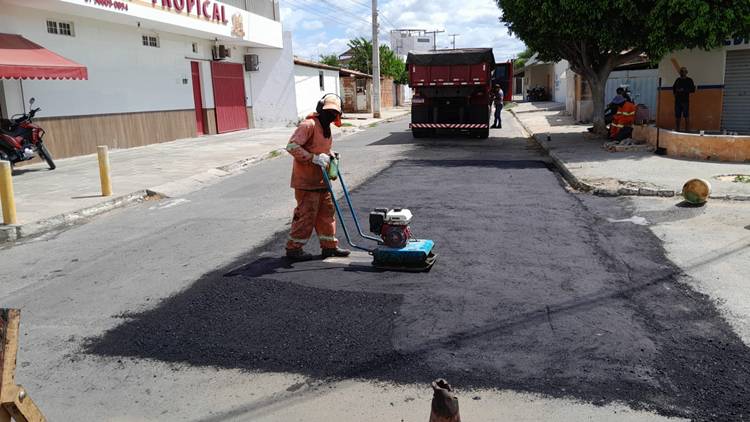 Operação tapa-buracos avança no Alto do Cocar e Jardim Amazonas