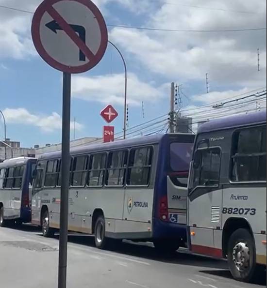 Rodoviários de Petrolina protestam contra demissões e crise no transporte público