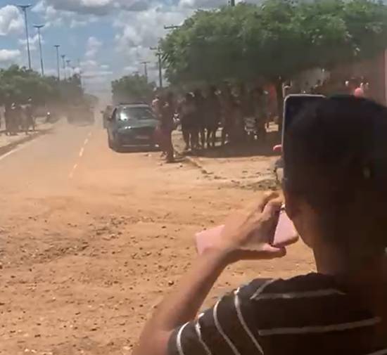 Dupla é presa pela polícia após assassinar homem na Estrada da Tapera