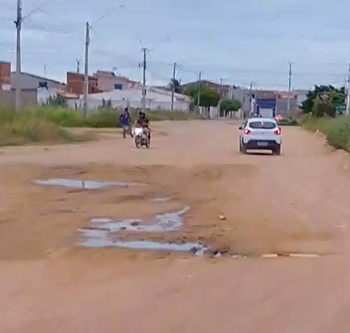 Comunitário relata problemas estruturais em rua no Ouro Preto