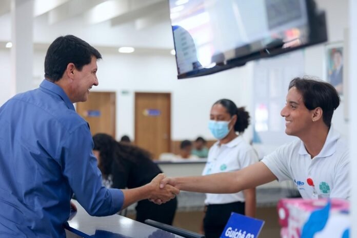 Simão Durando acompanha ampliação de serviços no Hospital Municipal de Petrolina