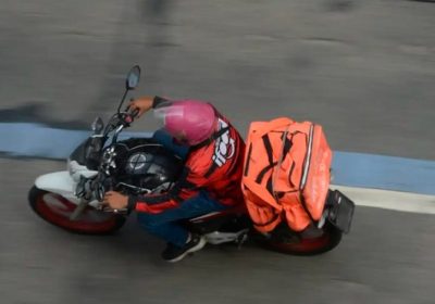 Aplicativos de transporte de passageiros e delivery devem transparentemente informar sobre divisão de valores