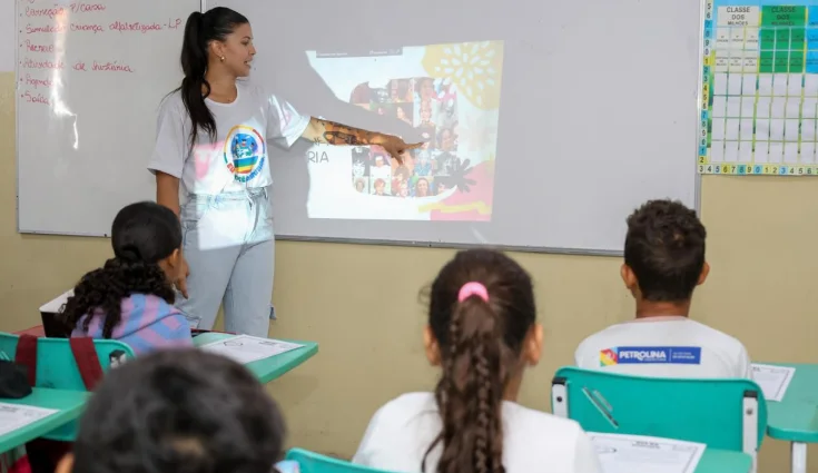 Aulas da rede municipal de Petrolina (PE) serão mantidas na segunda-feira (20), véspera de feriado.