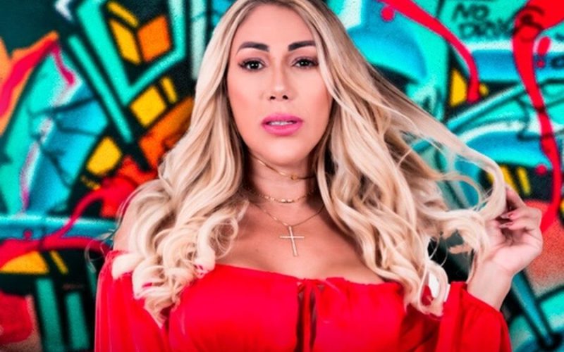 Cantora Taty Girl denuncia calote de prefeitos sem mencionar as prefeituras envolvidas