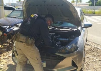 Carro com indícios de fraude e roubo é resgatado pela PRF em Petrolina (PE)