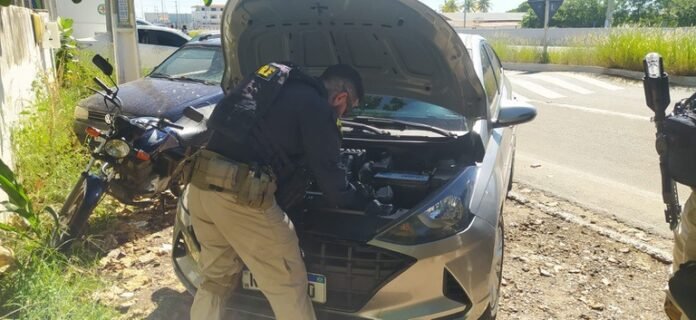 Carro com indícios de fraude e roubo é resgatado pela PRF em Petrolina (PE)