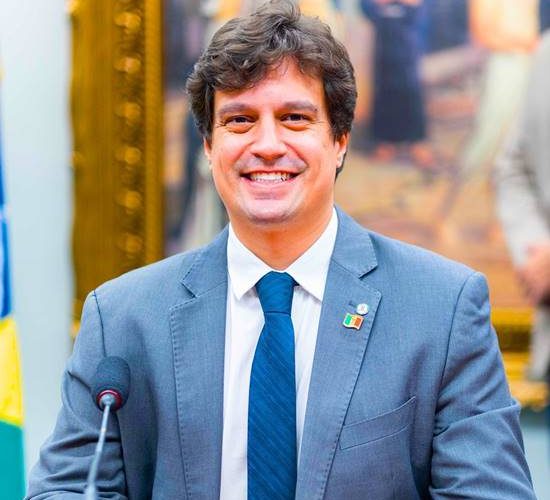 Lucas Ramos comemora avanço em proposta que elimina escala de trabalho 6×1